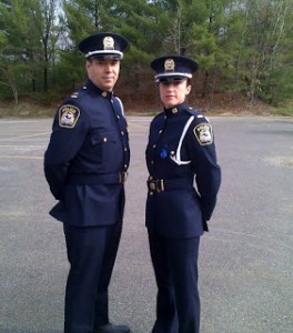 Les policiers locales ont assisté aux obsèques émouvantes au Massachusetts